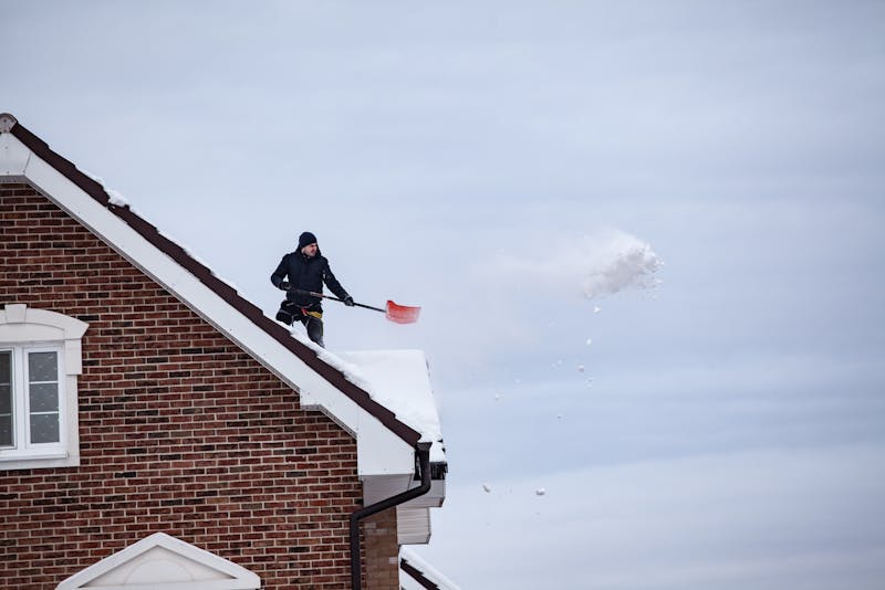 Tips for Removing Snow From Your Roof