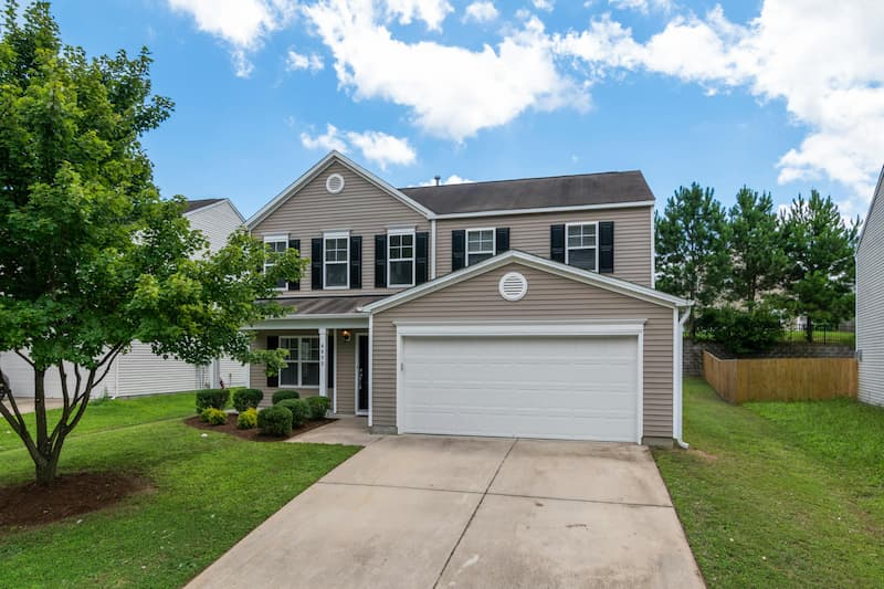 What Causes Vinyl Siding to Warp Over Time?