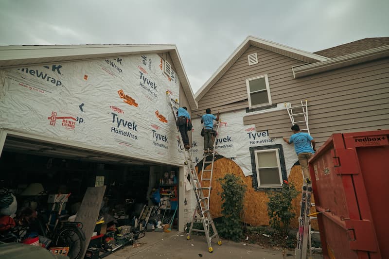 6 Warning Signs It’s Time to Replace Your Commercial Siding