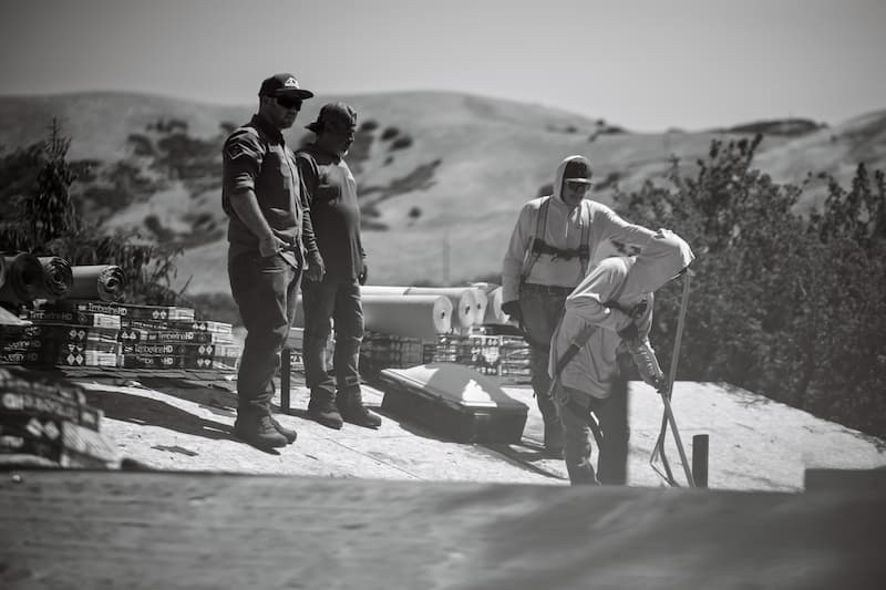 10 Signs Your Roofing Contractor Isn’t Playing Fair