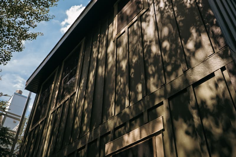 Why You Should Avoid Clashing Textures Between Siding and Roofing
